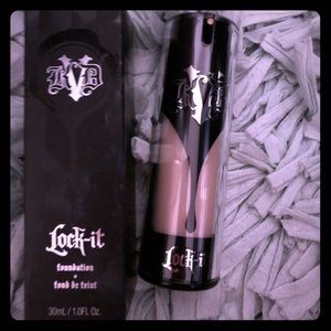 Kat Von D Lock-it Tattoo Foundation L42N